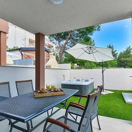Cascada Villas With Private Jacuzzi And Private Parking Starigrad Paklenica Esterno foto