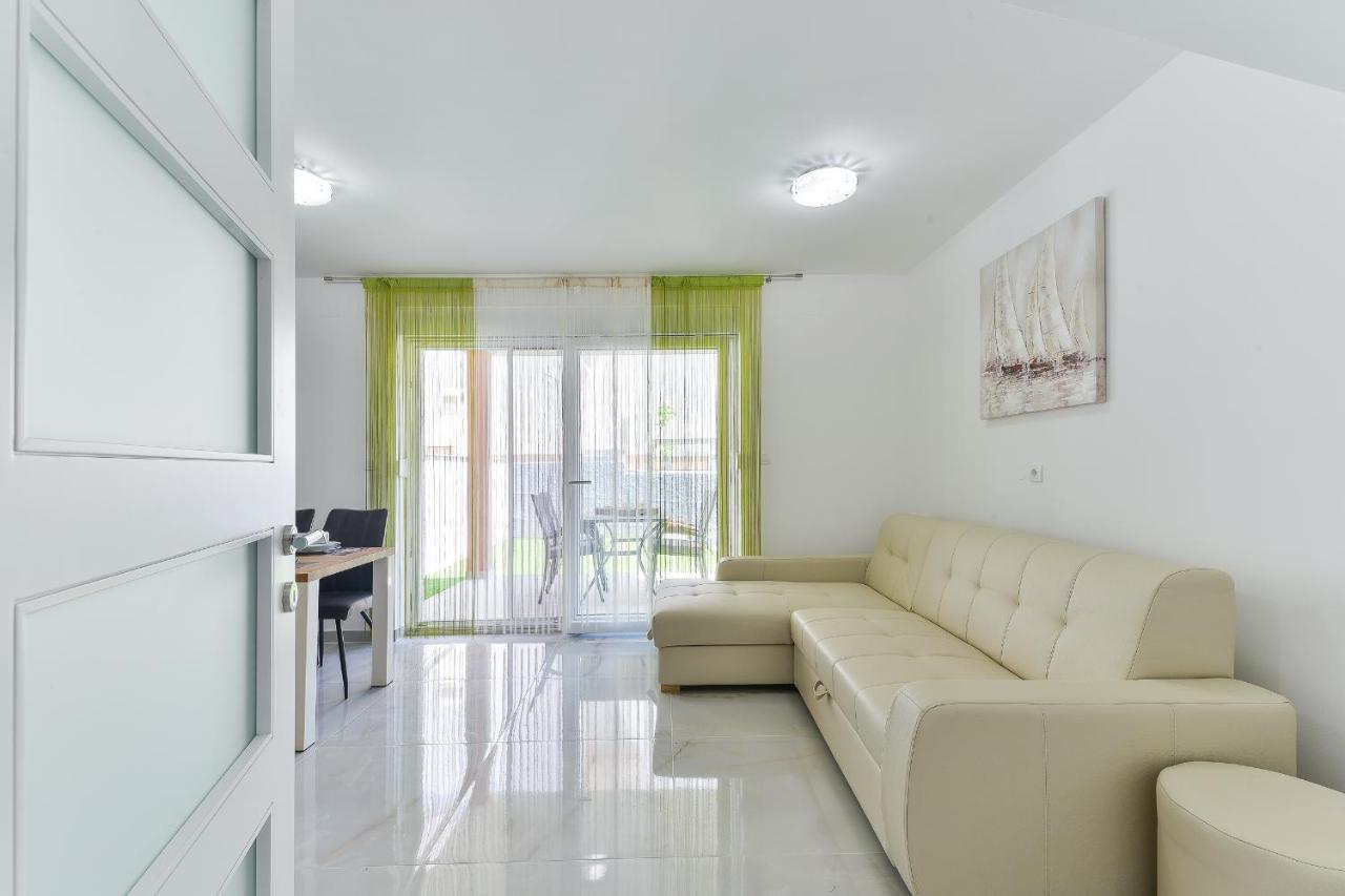 Cascada Villas With Private Jacuzzi And Private Parking Starigrad Paklenica Esterno foto