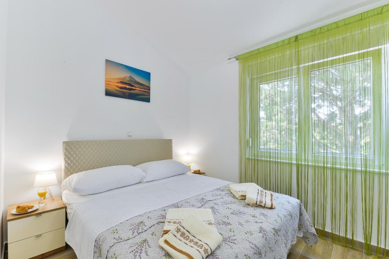 Cascada Villas With Private Jacuzzi And Private Parking Starigrad Paklenica Esterno foto