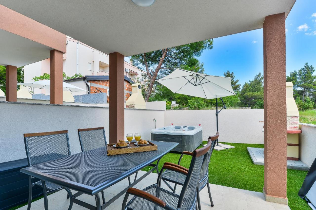 Cascada Villas With Private Jacuzzi And Private Parking Starigrad Paklenica Esterno foto