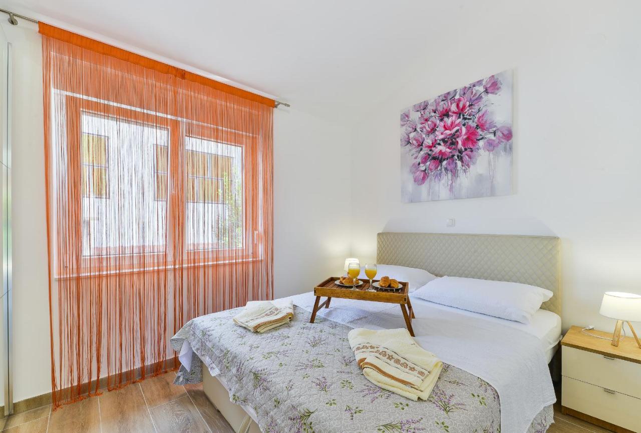 Cascada Villas With Private Jacuzzi And Private Parking Starigrad Paklenica Esterno foto