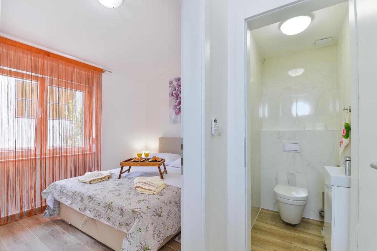 Cascada Villas With Private Jacuzzi And Private Parking Starigrad Paklenica Esterno foto