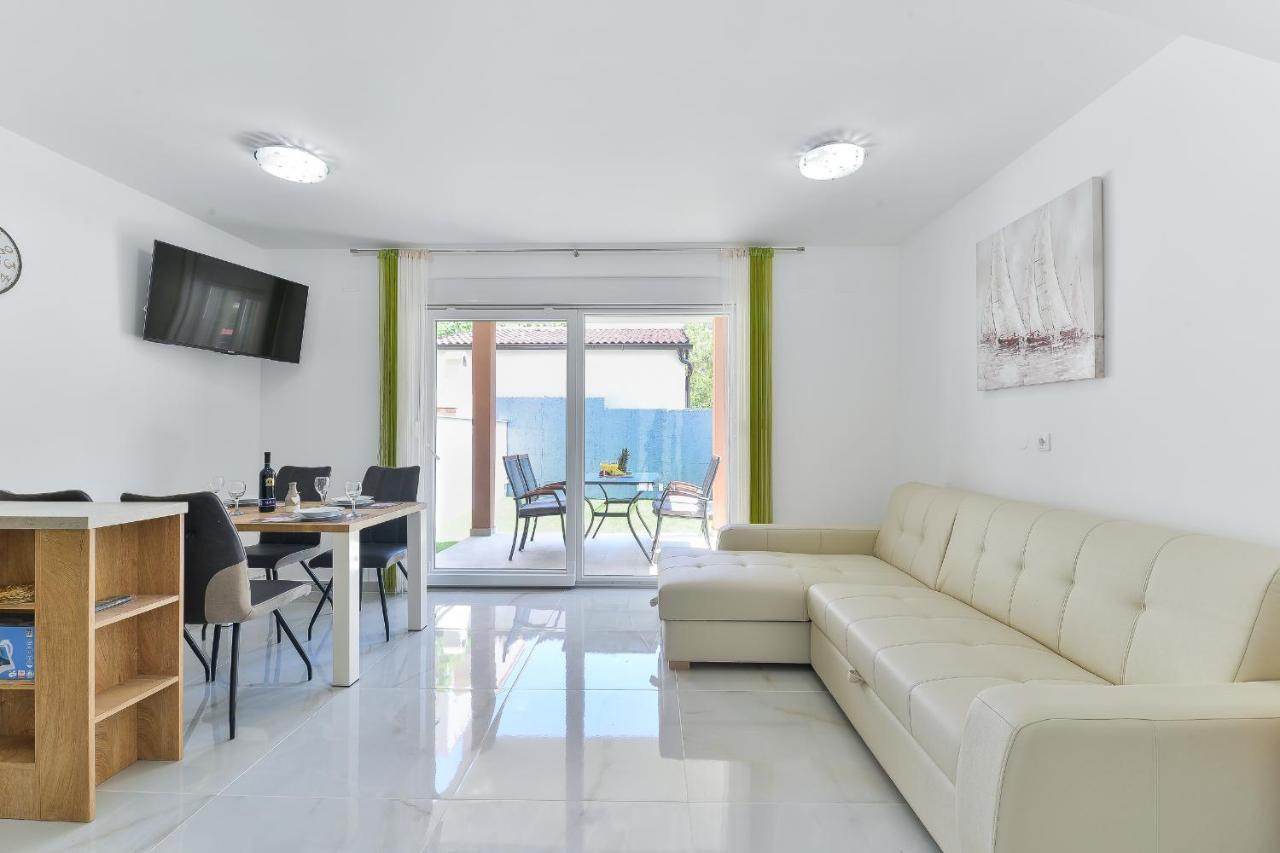 Cascada Villas With Private Jacuzzi And Private Parking Starigrad Paklenica Esterno foto
