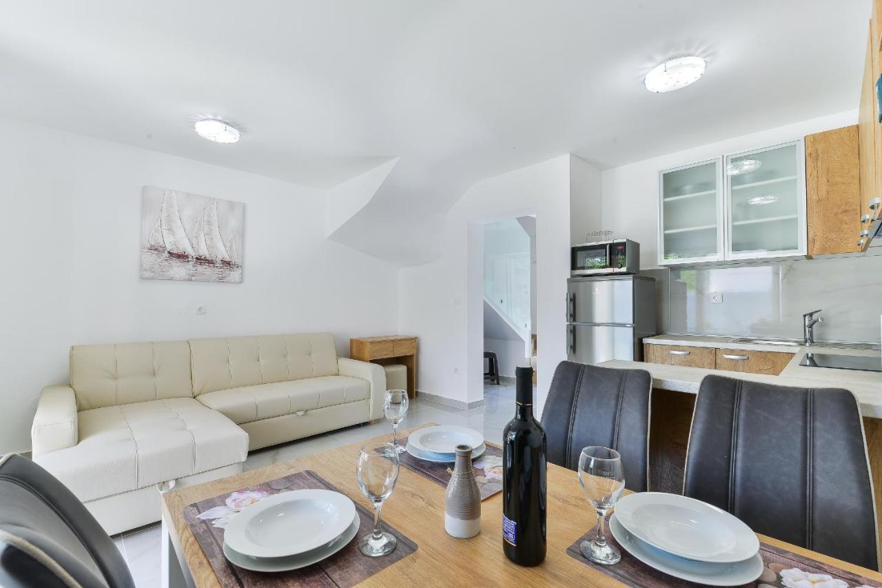 Cascada Villas With Private Jacuzzi And Private Parking Starigrad Paklenica Esterno foto