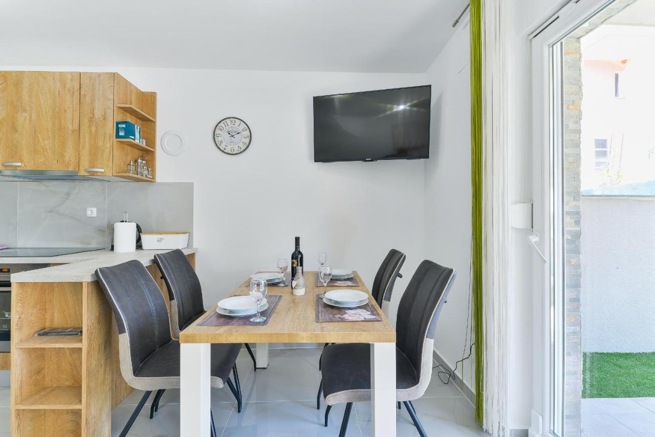 Cascada Villas With Private Jacuzzi And Private Parking Starigrad Paklenica Esterno foto