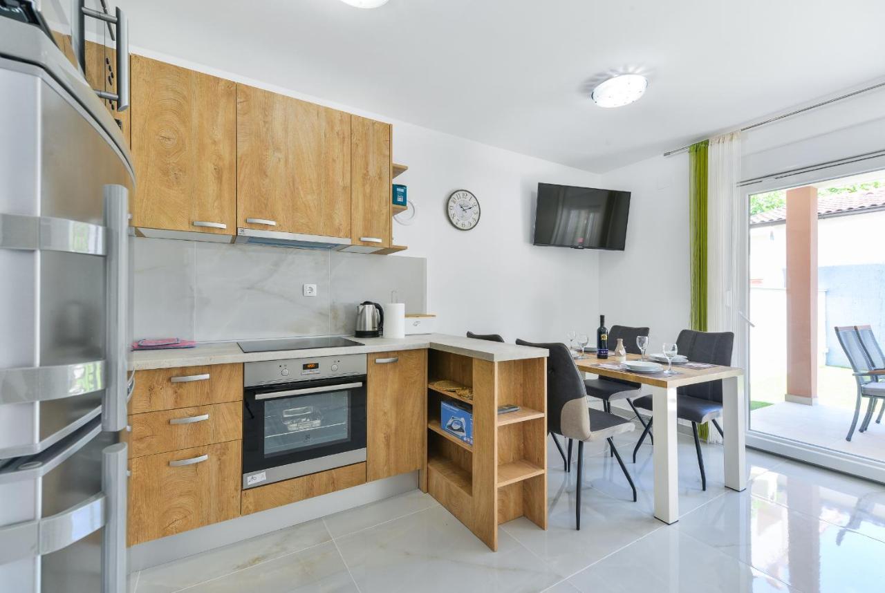 Cascada Villas With Private Jacuzzi And Private Parking Starigrad Paklenica Esterno foto