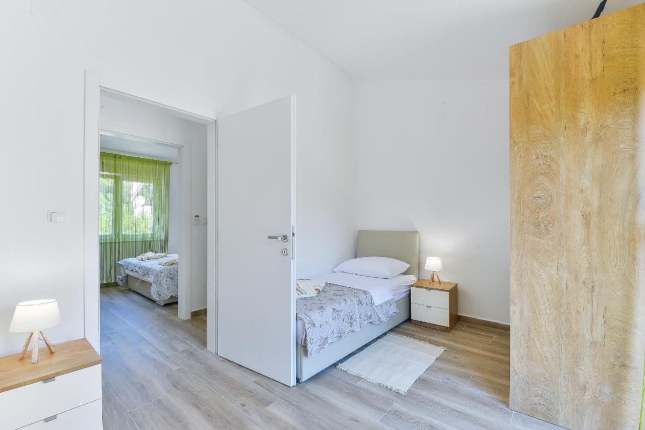 Cascada Villas With Private Jacuzzi And Private Parking Starigrad Paklenica Esterno foto