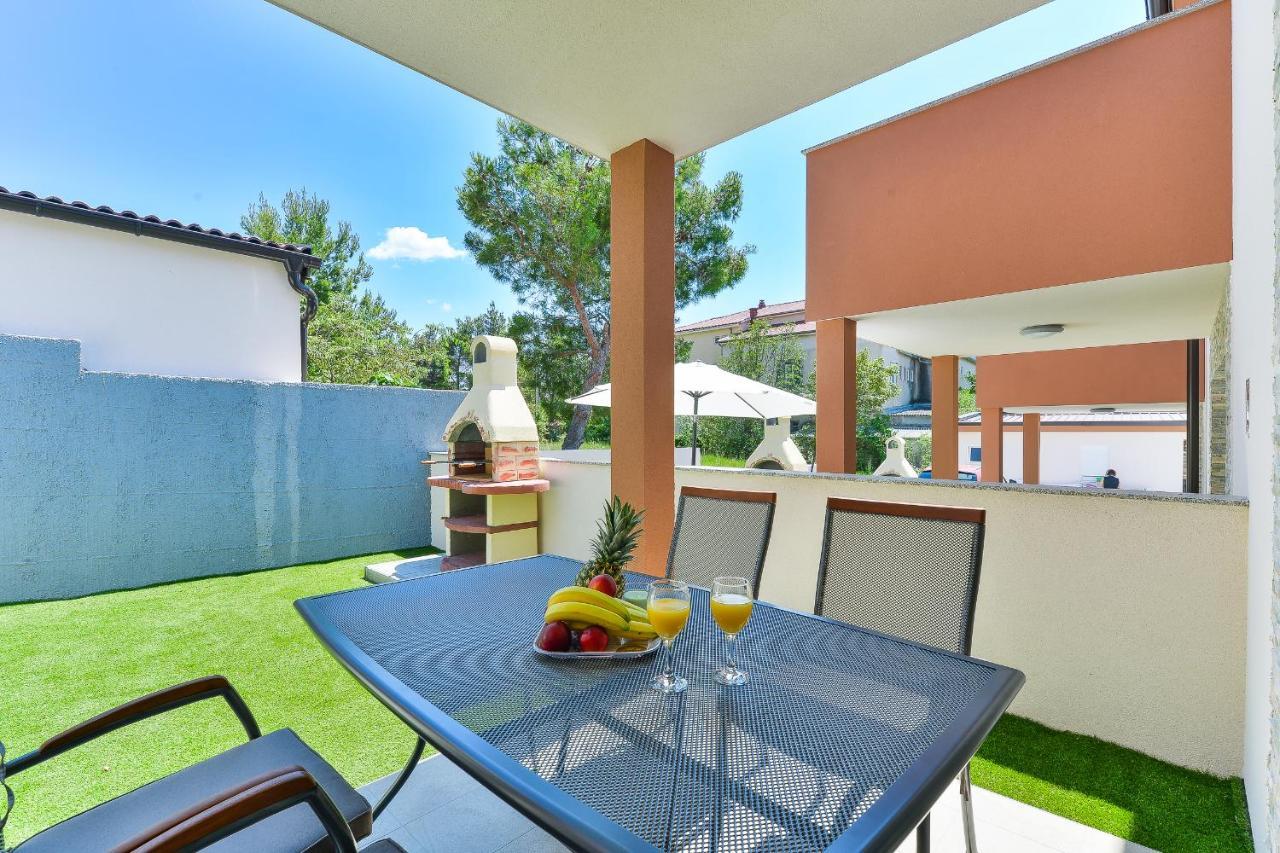 Cascada Villas With Private Jacuzzi And Private Parking Starigrad Paklenica Esterno foto